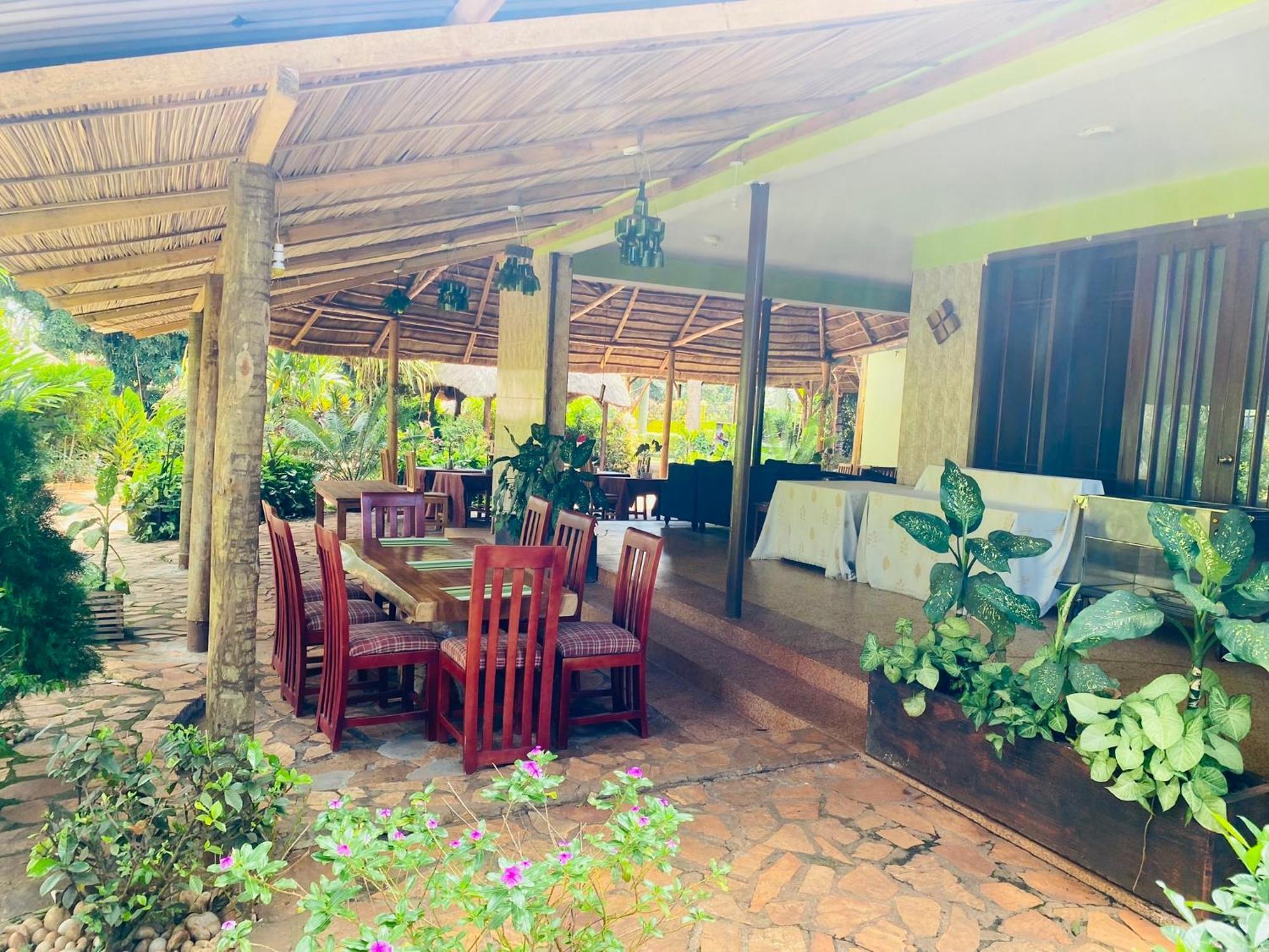 Afro Smile Hotel & Guest House Джинджа Екстериор снимка