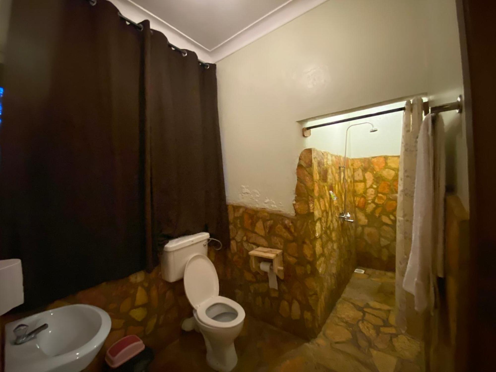 Afro Smile Hotel & Guest House Джинджа Екстериор снимка