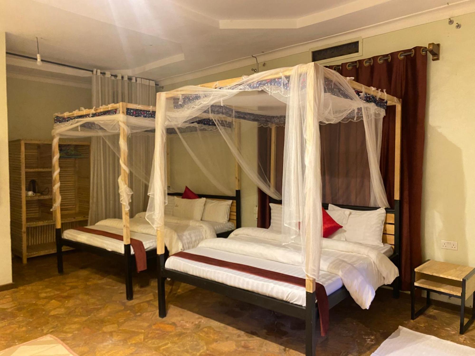 Afro Smile Hotel & Guest House Джинджа Екстериор снимка