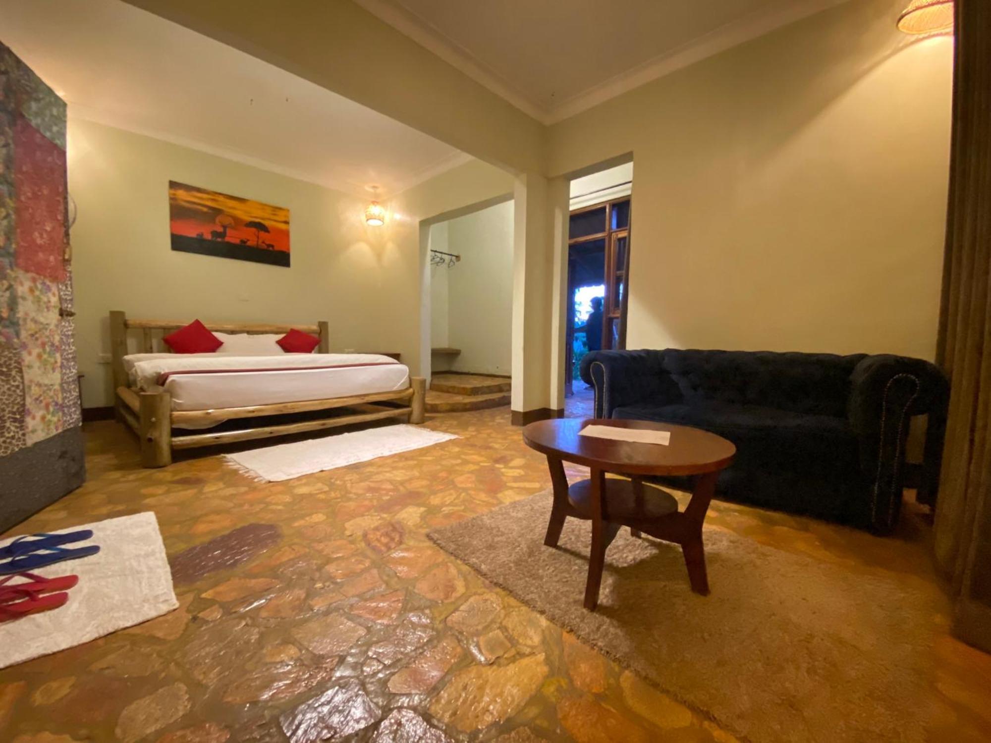 Afro Smile Hotel & Guest House Джинджа Екстериор снимка