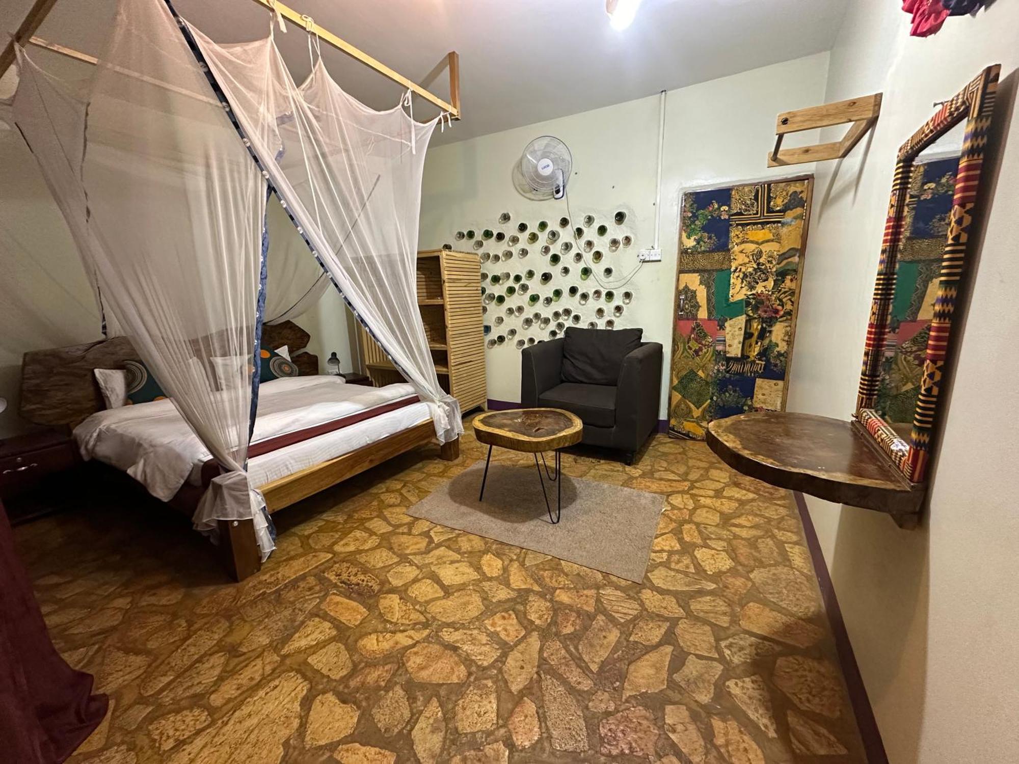 Afro Smile Hotel & Guest House Джинджа Екстериор снимка
