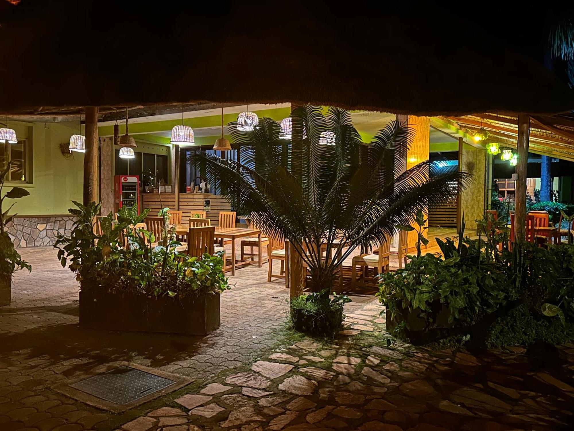 Afro Smile Hotel & Guest House Джинджа Екстериор снимка
