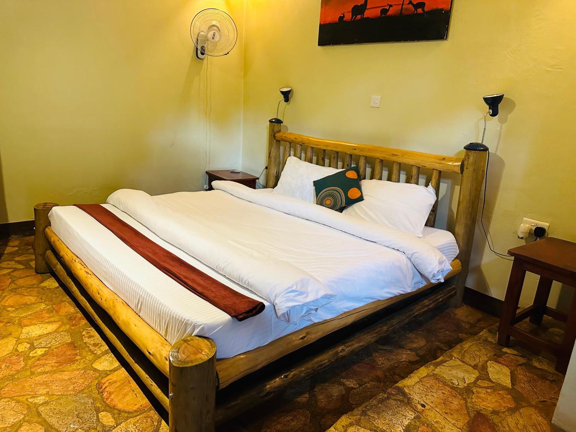 Afro Smile Hotel & Guest House Джинджа Екстериор снимка